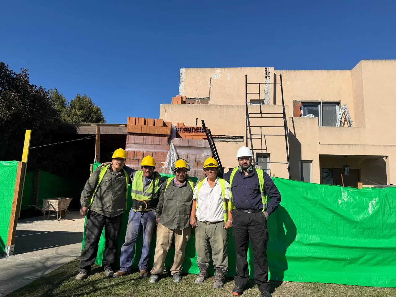 Renovación comercial y refuerzo metálico — registro real de obra 03