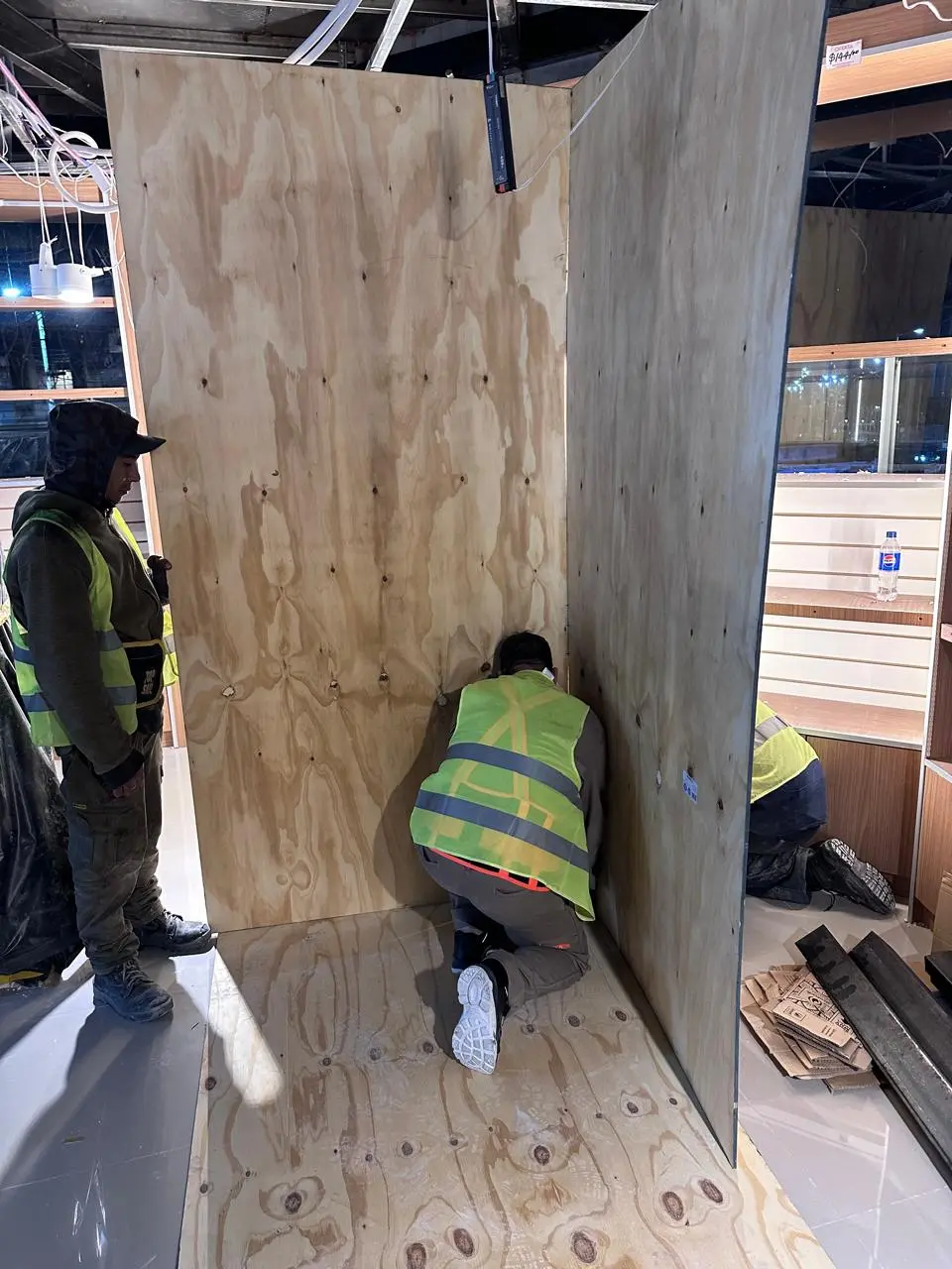 Renovación comercial y refuerzo metálico — registro real de obra 08