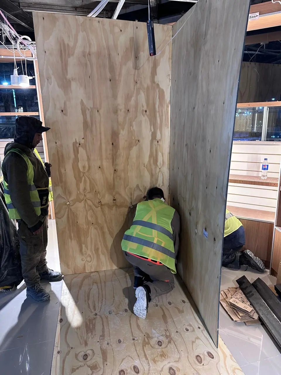 Renovación comercial y refuerzo metálico — registro real de obra 13