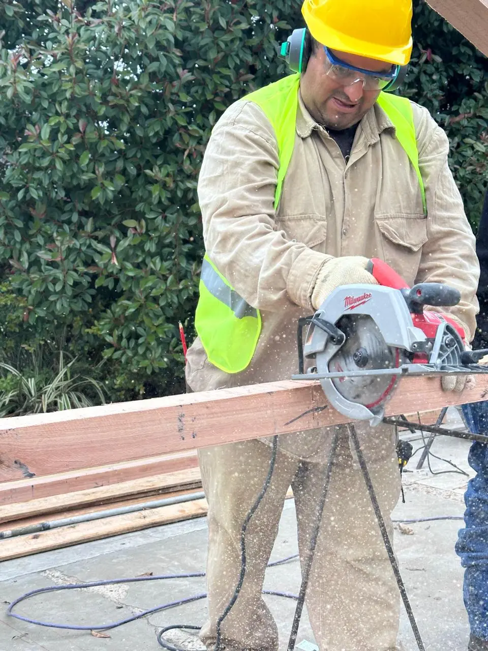 Renovación comercial y refuerzo metálico — registro real de obra 16