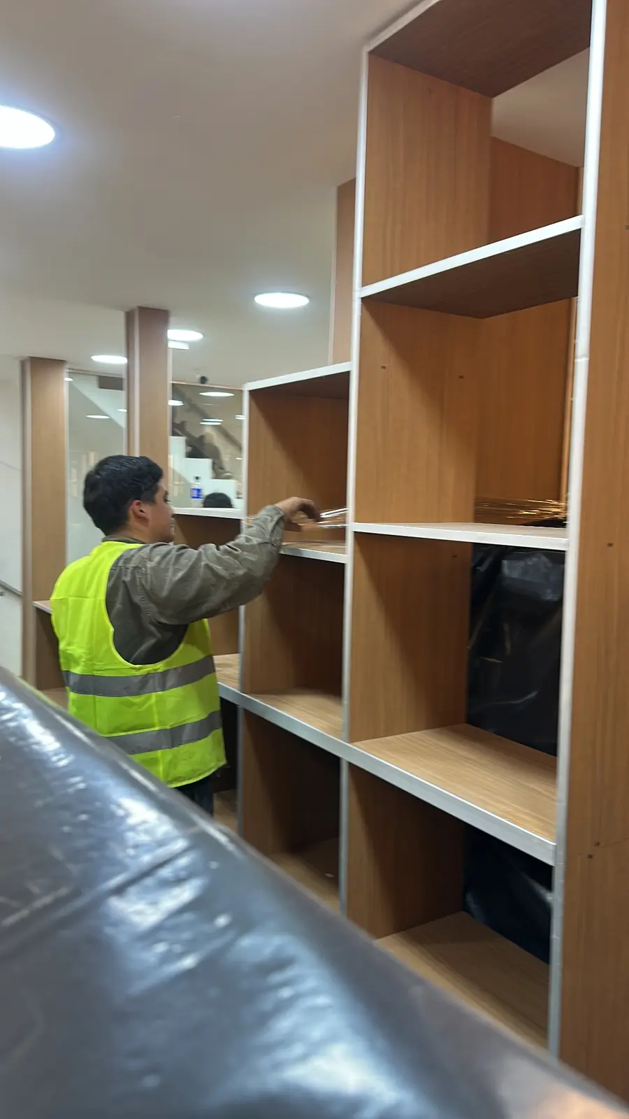 Renovación comercial y refuerzo metálico — registro real de obra 23