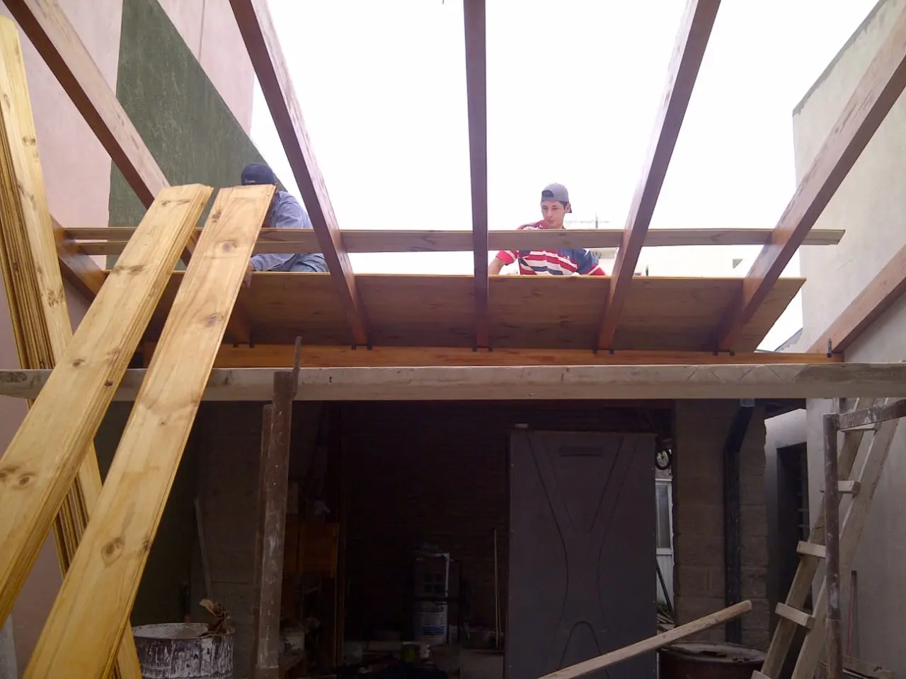 Vivienda compacta y ampliación — registro real de obra 18