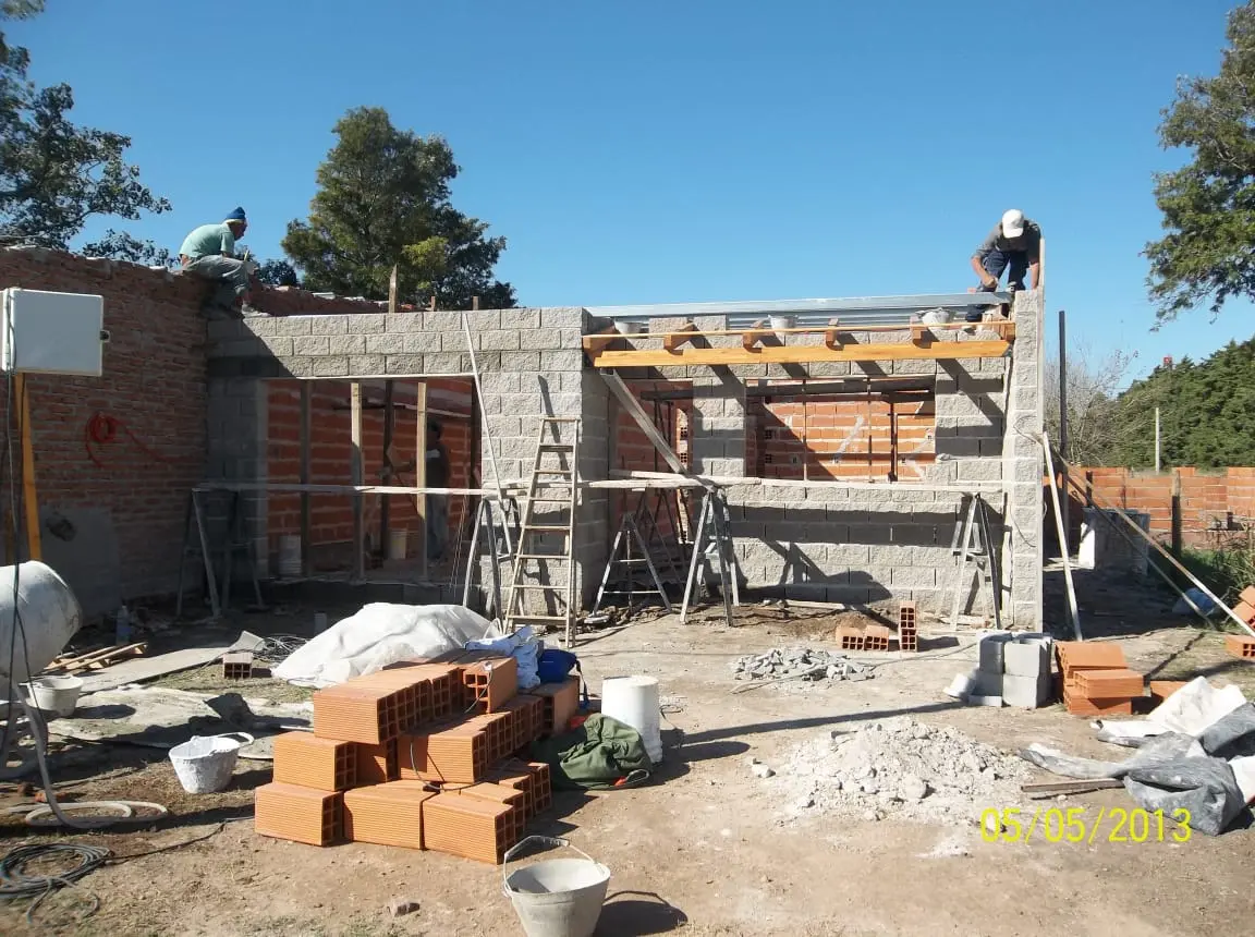 Vivienda compacta y ampliación — registro real de obra 21