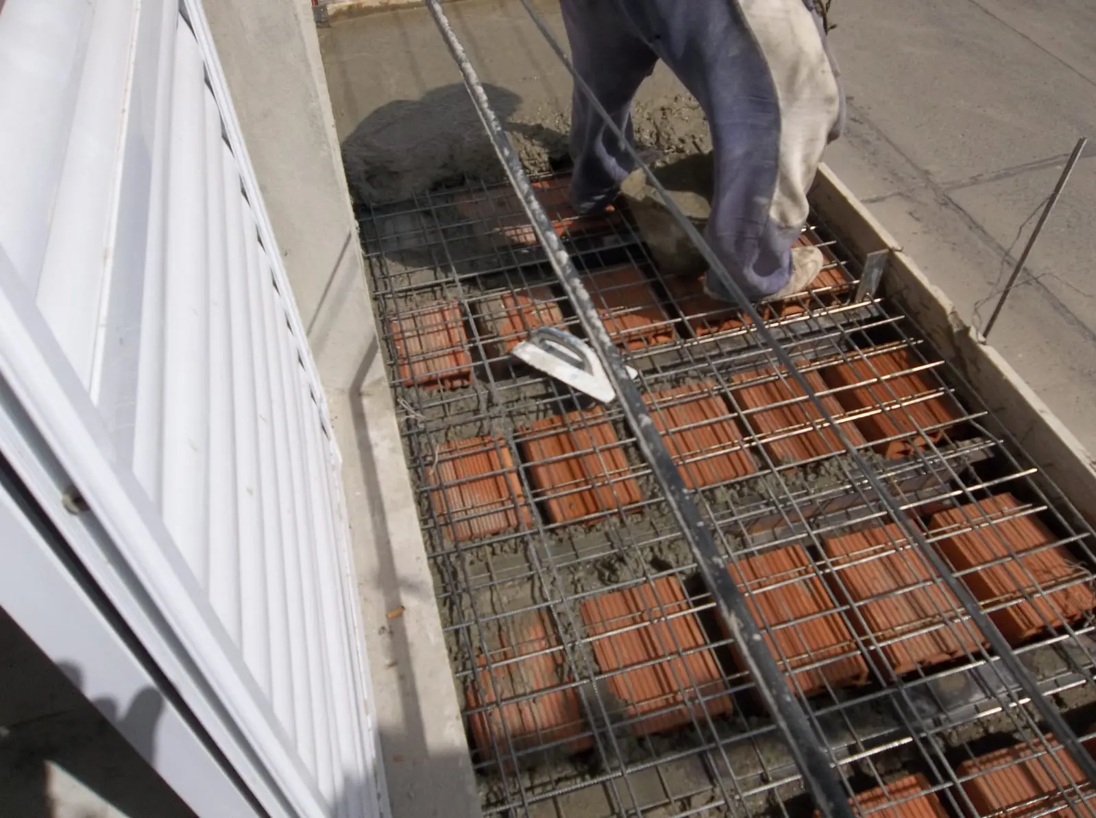 Vivienda compacta y ampliación — registro real de obra 35