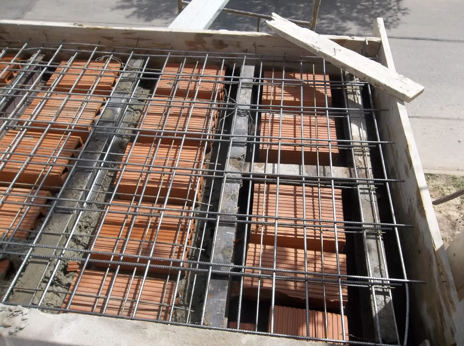 Vivienda compacta y ampliación — registro real de obra 36
