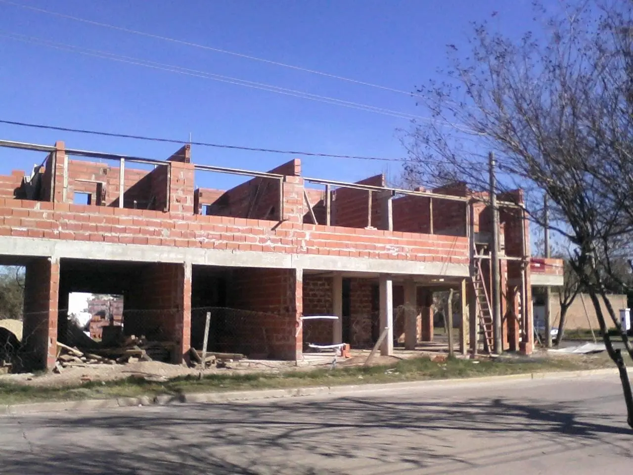 Vivienda compacta y ampliación — registro real de obra 37