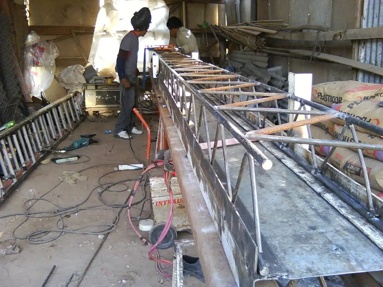 Fundaciones y estructura resistente — registro real de obra 06