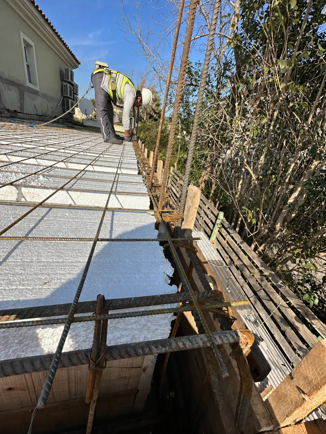 Fundaciones y estructura resistente — registro real de obra 28