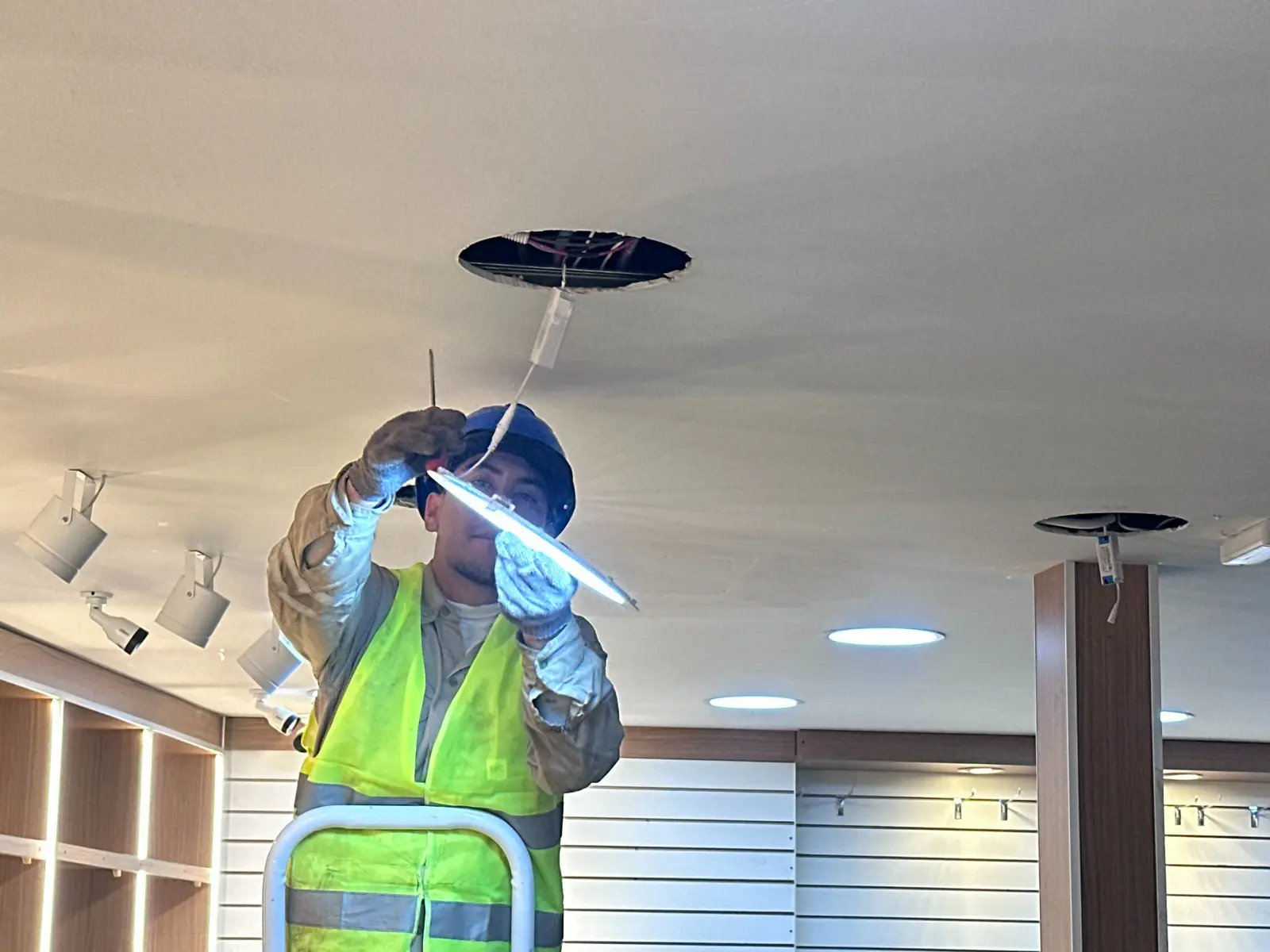 Refuerzo estructural e instalaciones — registro real de obra 02