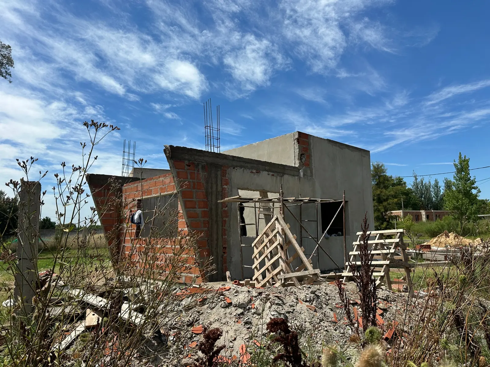 Refuerzo estructural e instalaciones — registro real de obra 06