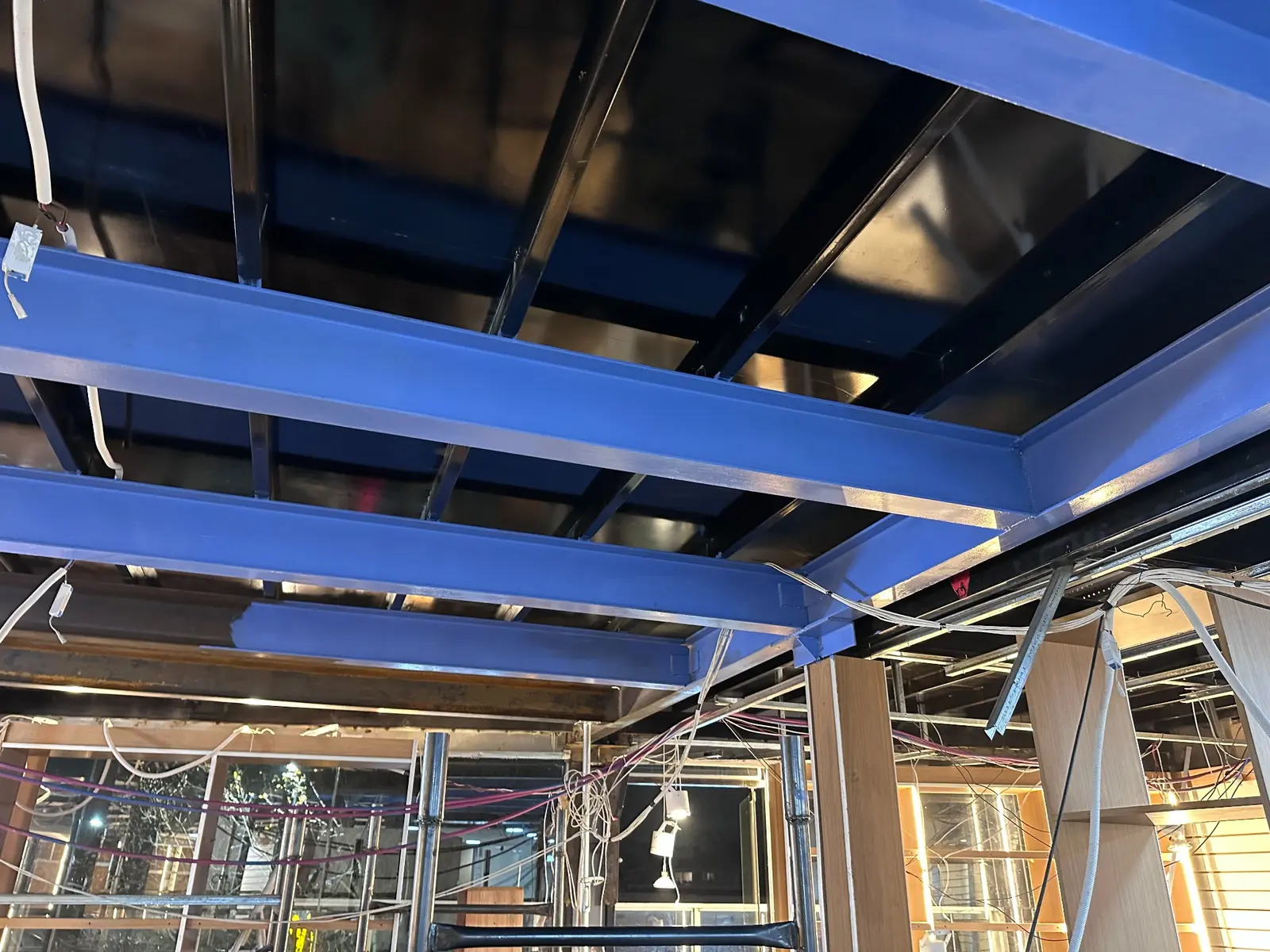 Refuerzo estructural e instalaciones — registro real de obra 08