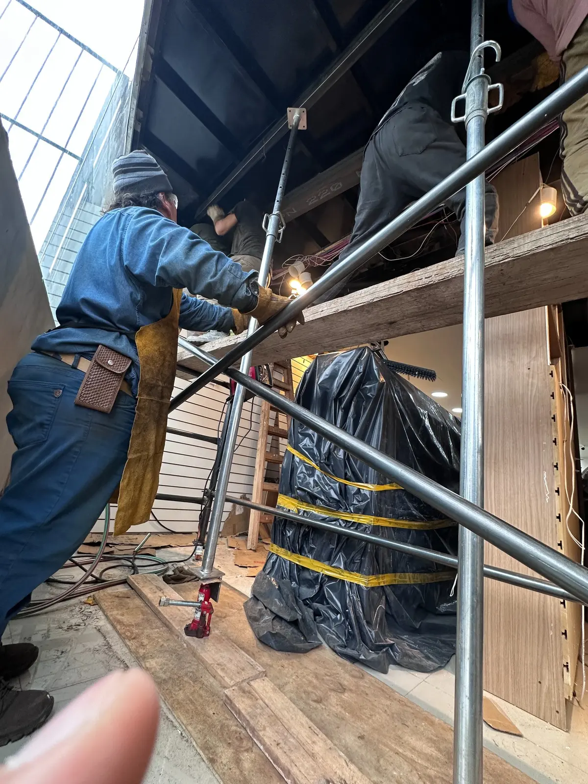 Refuerzo estructural e instalaciones — registro real de obra 12