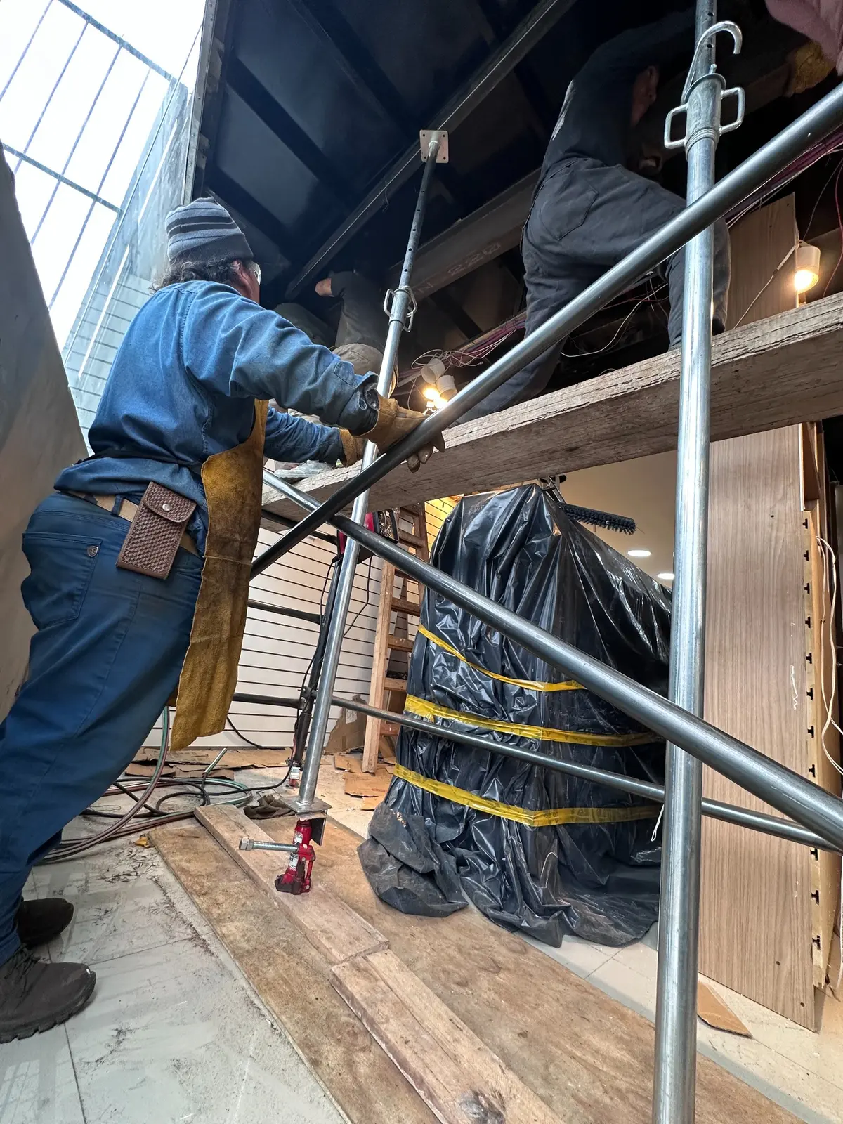 Refuerzo estructural e instalaciones — registro real de obra 13