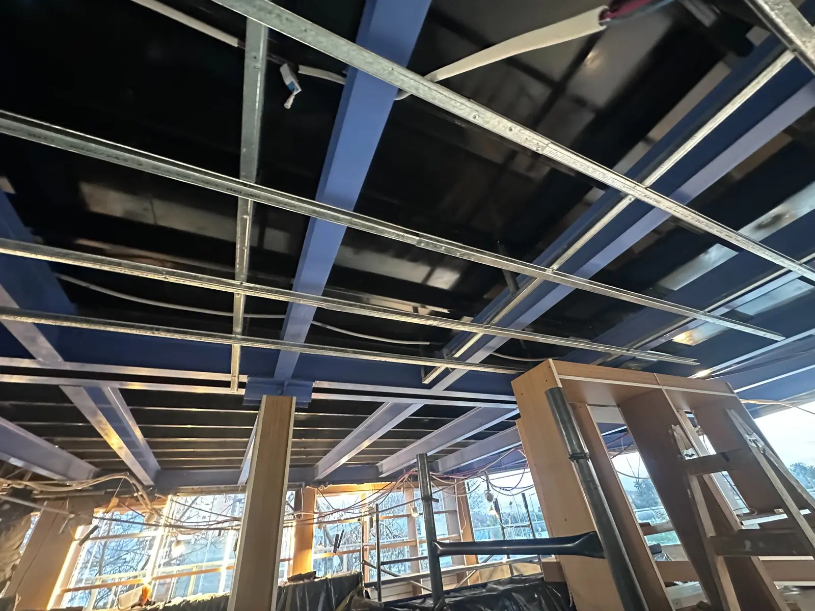 Refuerzo estructural e instalaciones — registro real de obra 16