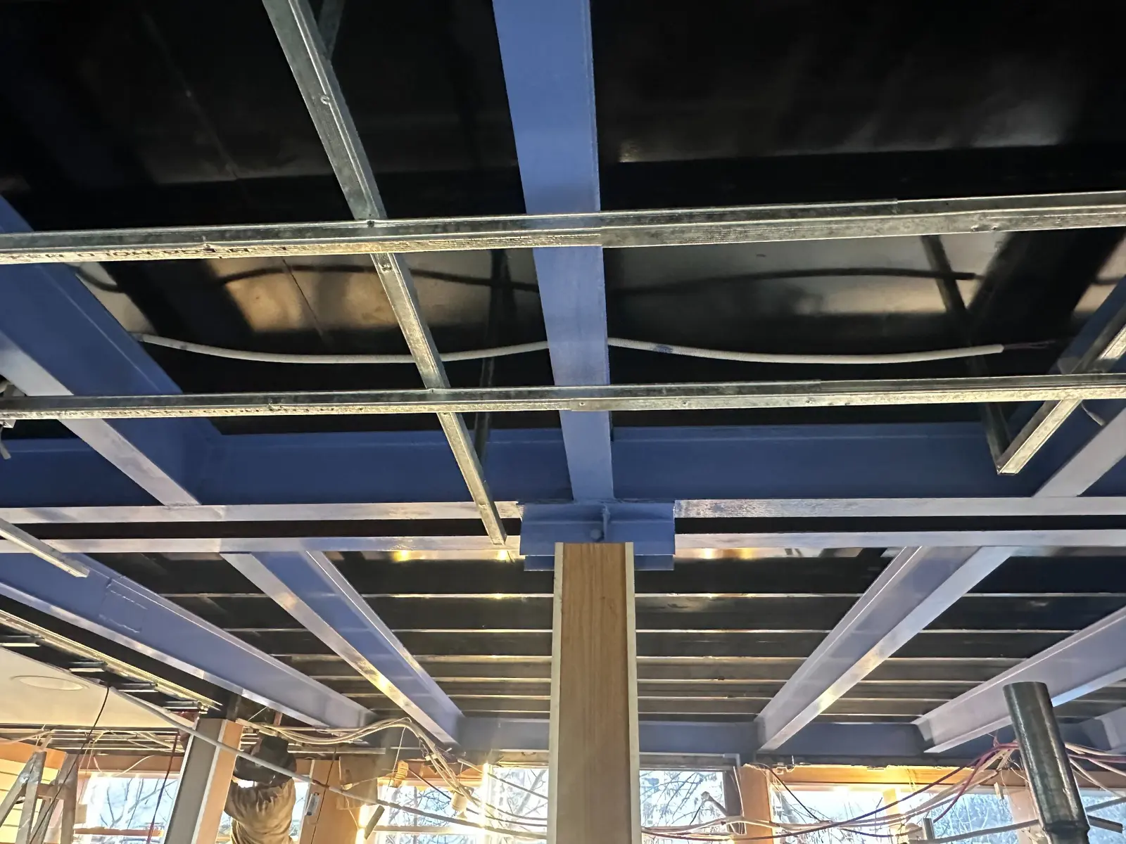 Refuerzo estructural e instalaciones — registro real de obra 17