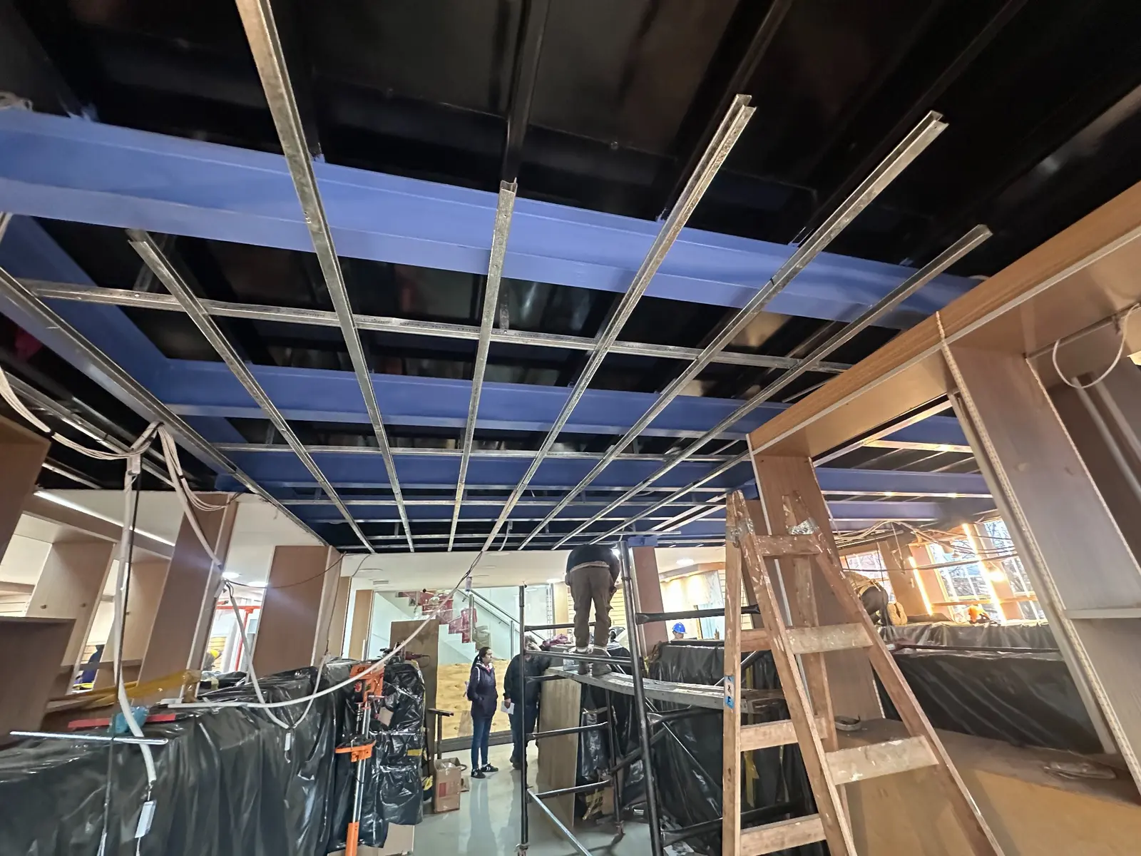 Refuerzo estructural e instalaciones — registro real de obra 18